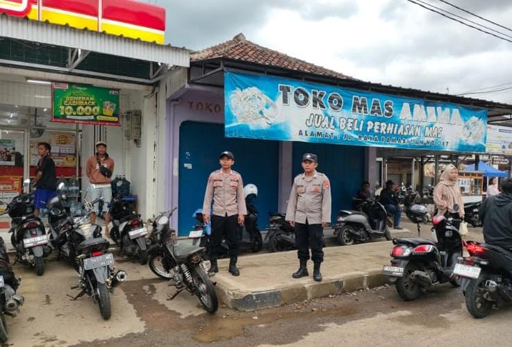 Polsek Pamarican Polres Ciamis Patroli Dialogis Beri Keamanan Warga Saat Ngabuburit