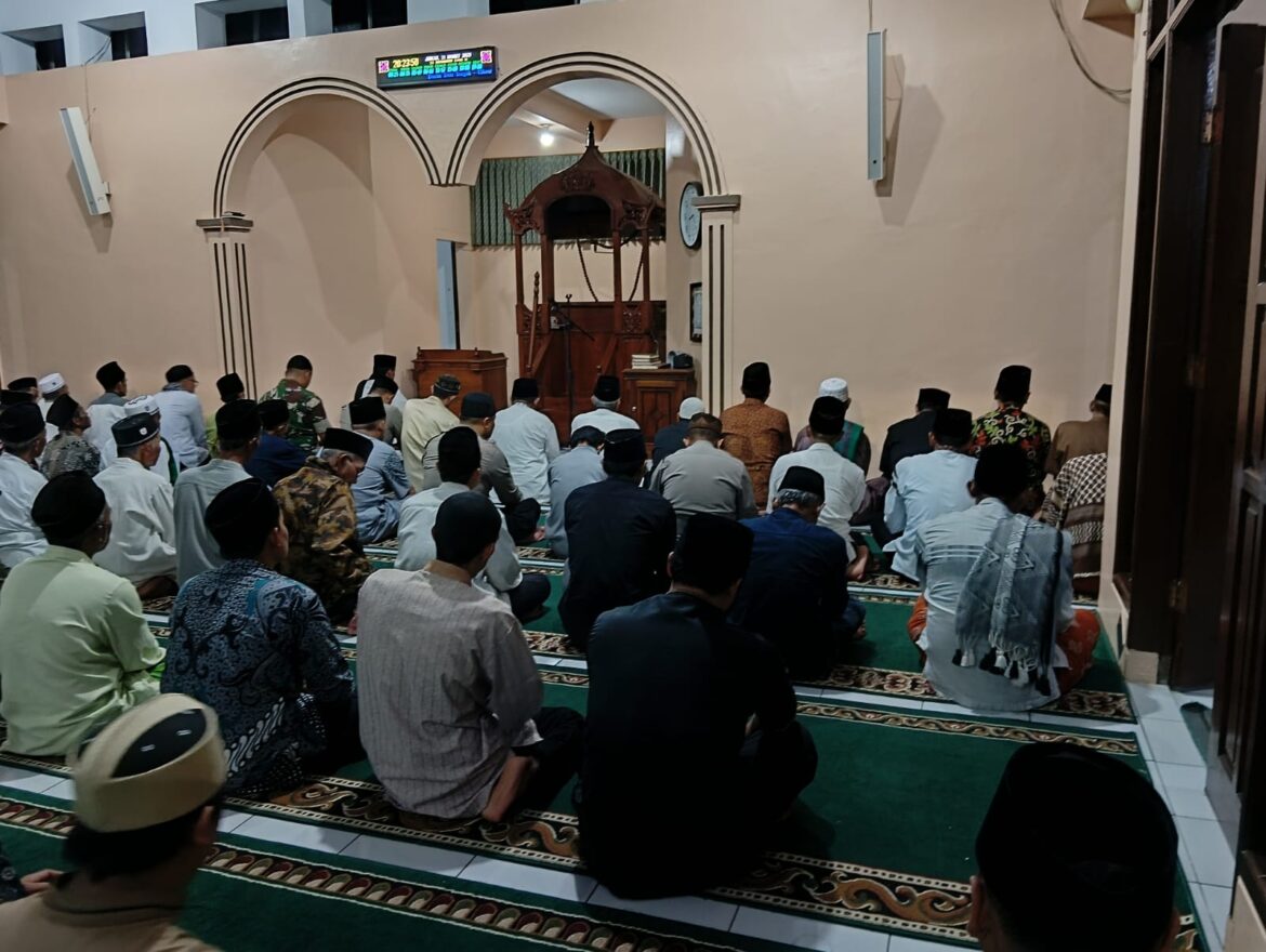 Polsek Cihaurbeuti Polres Ciamis Ikuti Bukber dan Tarling Bareng Tingkat Kecamatan Cihaurbeuti