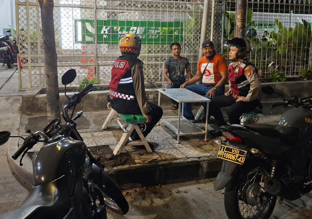 Humanis, Pasukan Patroli Roda 2 Samapta Polres Ciamis Beri Imbauan di Kafe Hollow