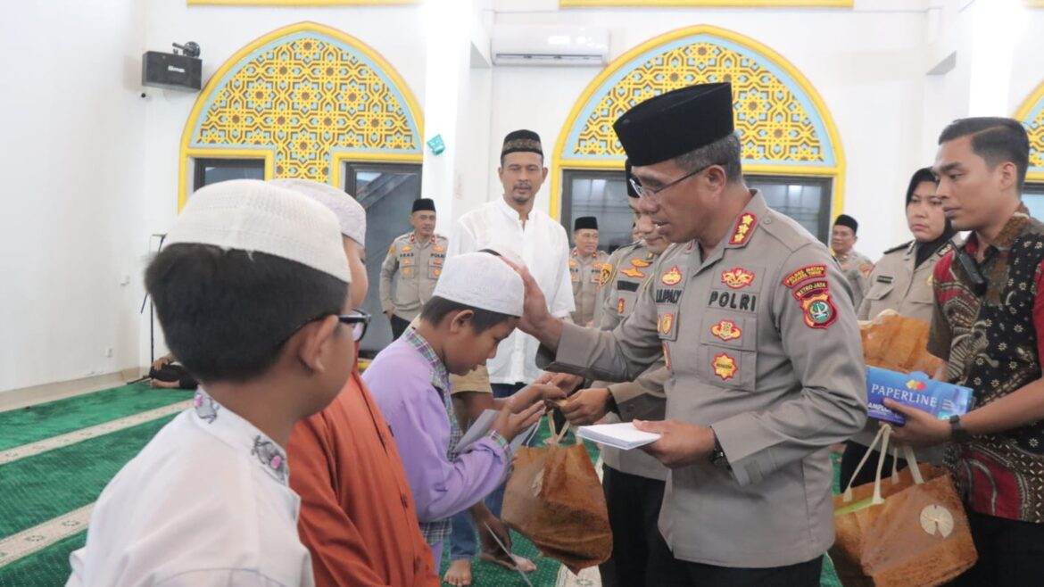 Polres Metro Jakarta Timur Gelar Buka Puasa Bersama dan Santunan Anak Yatim