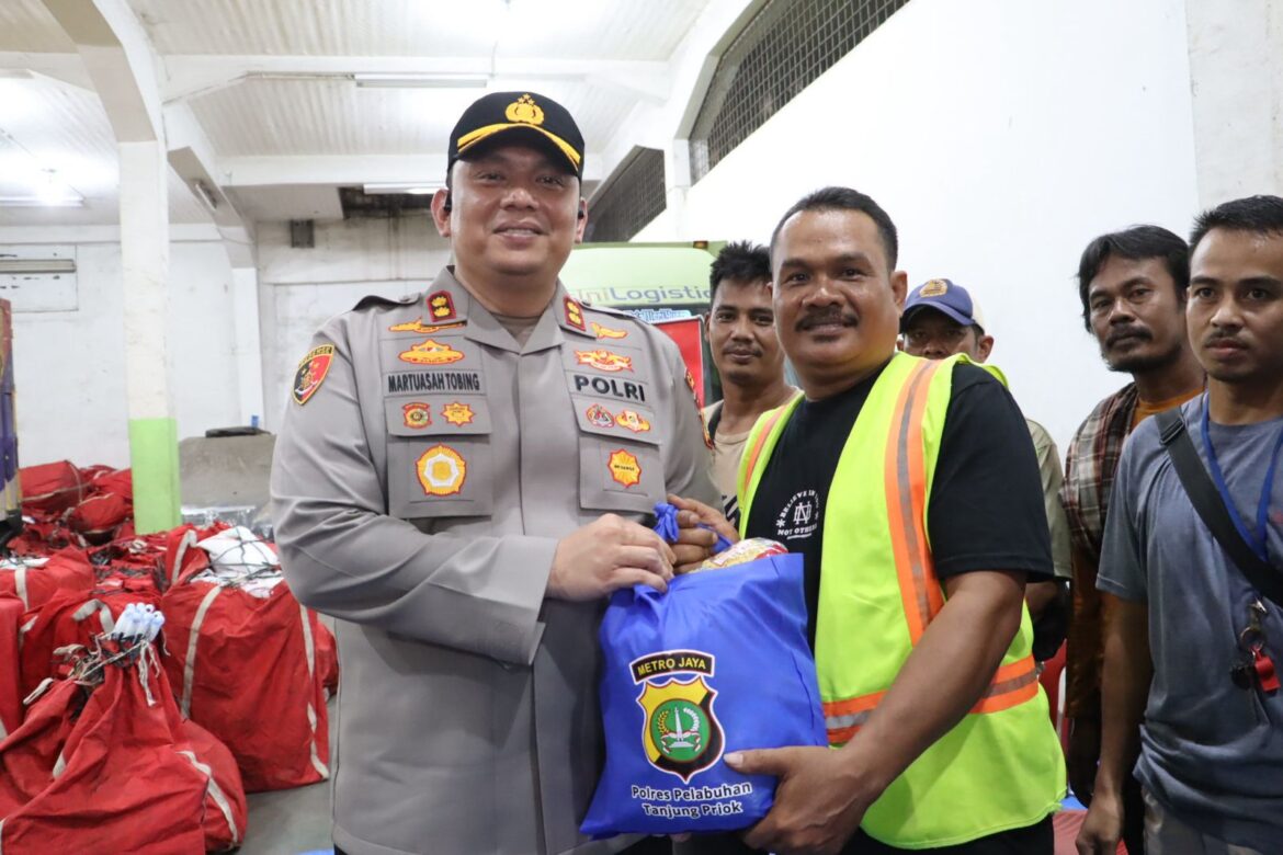 Ramadhan Berkah Kapolres Gelar Baksos dan Sosialisasi Hotline 110, Tips Mudik Aman Keluarga Nyaman, Berantas Preman