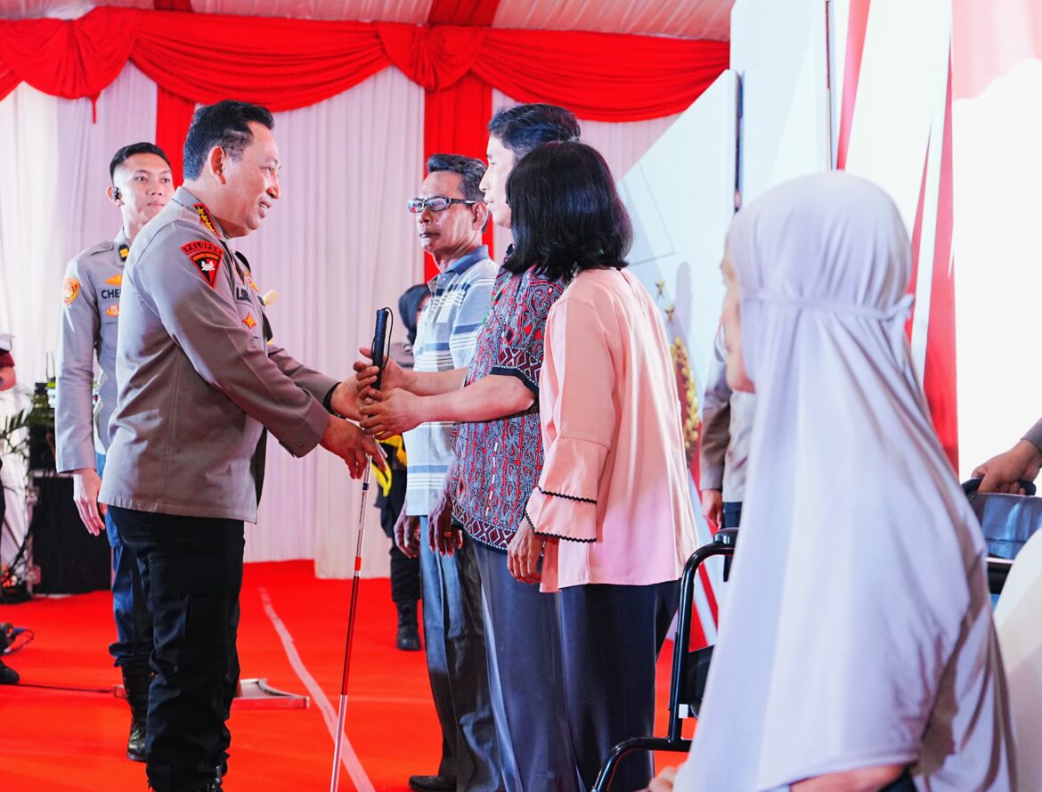 Kunjungi Polda Sumut, Kapolri Tinjau Renovasi Masjid hingga Bakti Sosial