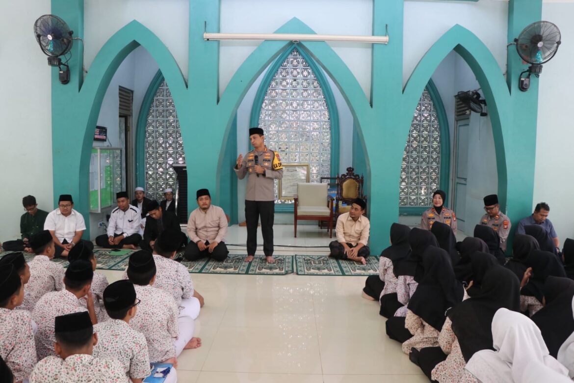 Safari Ramadhan, Kapolres Disambut Ratusan Santri Annuqthah, Pinang Kota Tangerang