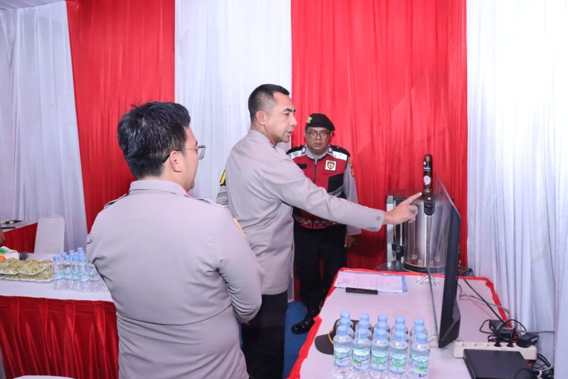 Kapolres Metro Jakarta Barat Cek Pos Pengamanan, Pastikan Kesiapan dan Keamanan Jelang Idul Fitri