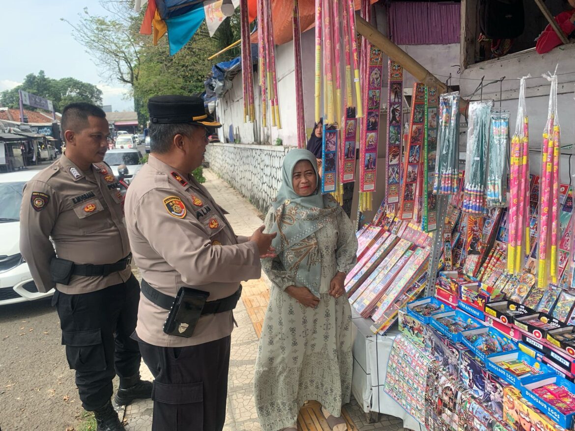 Polsek Ciamis Gelar Patroli Himbauan Kamtibmas ke Penjual Petasan dan Warung