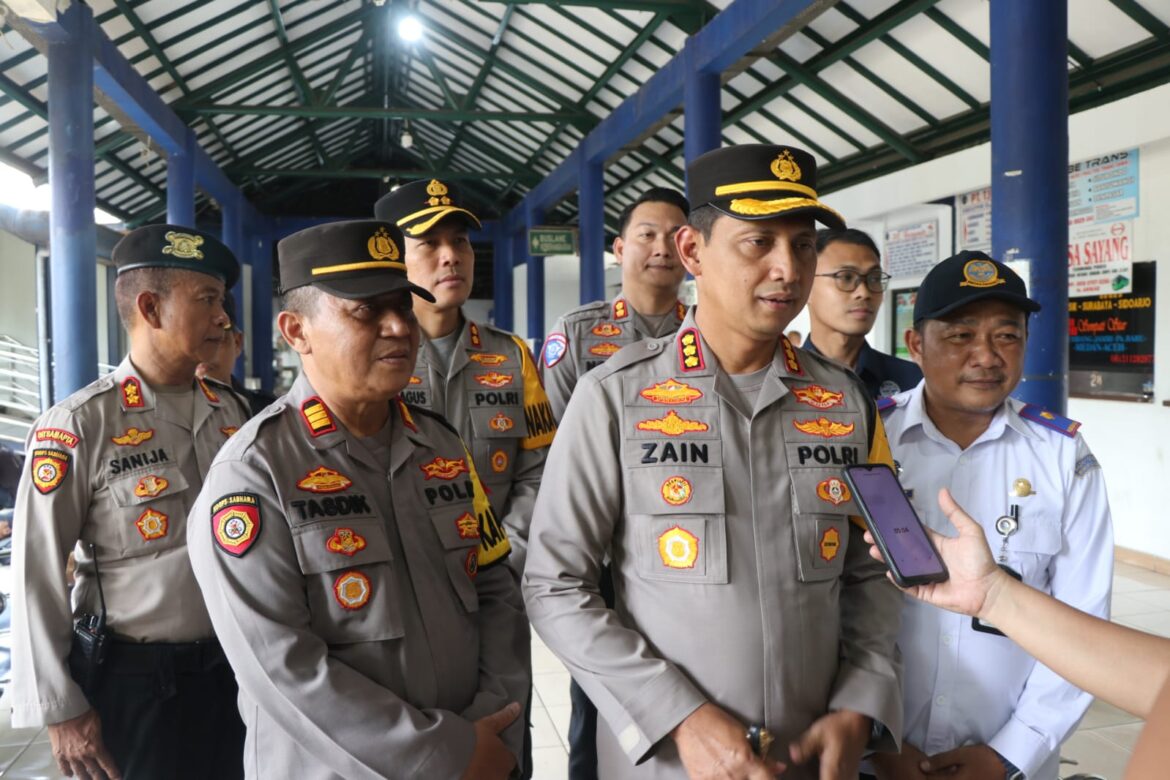 Kapolres Ingatkan Awak Bus di Terminal Poris Plawad Jaga Keselamatan Pemudik