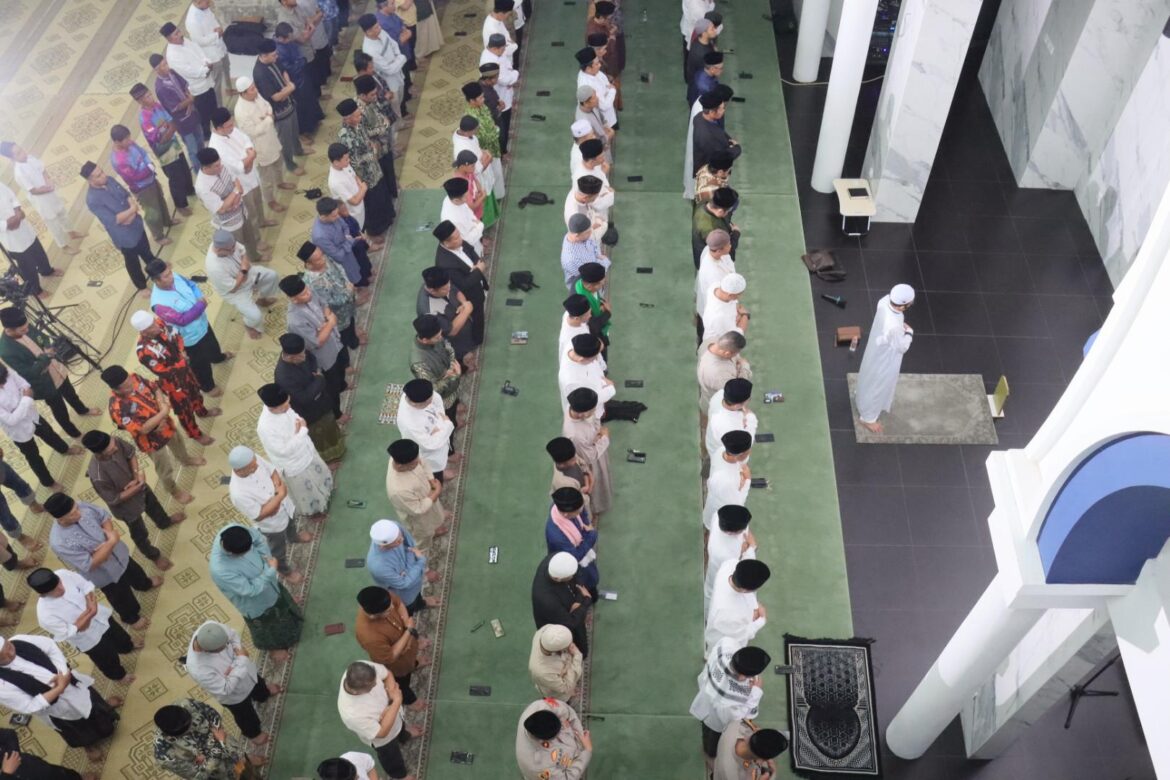 Kapolres Ciamis Bareng Forkopimda Ciamis Tarawih Keliling di Mesjid Imam Syafi’i