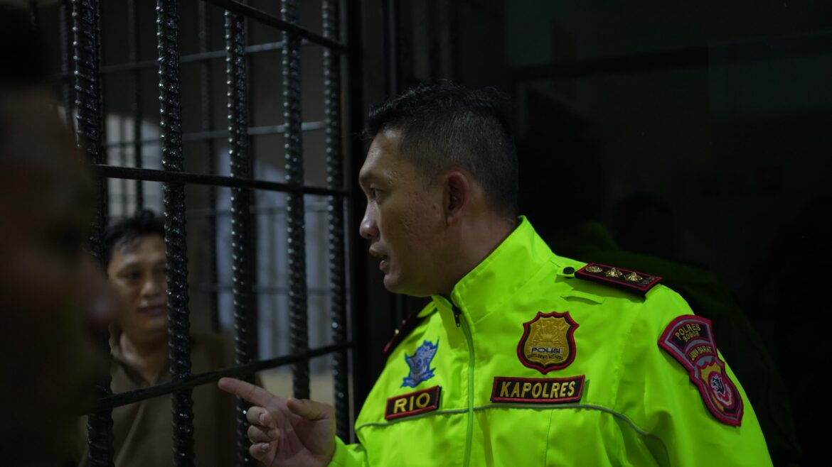 Kapolres Bogor Beserta Jajaran Tingkatkan Patroli, Berantas Premanisme, dan Gagalkan Adanya Aksi Tawuran Pemuda Bersenjata Tajam Diwilayah Citeureup