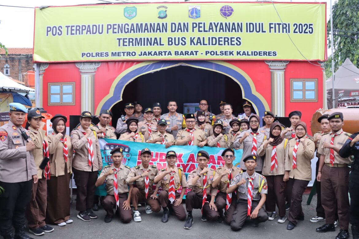 Kapolres Metro Jakarta Barat Tinjau Pos Terpadu Pengamanan Idul Fitri 2025 di Terminal Kalideres