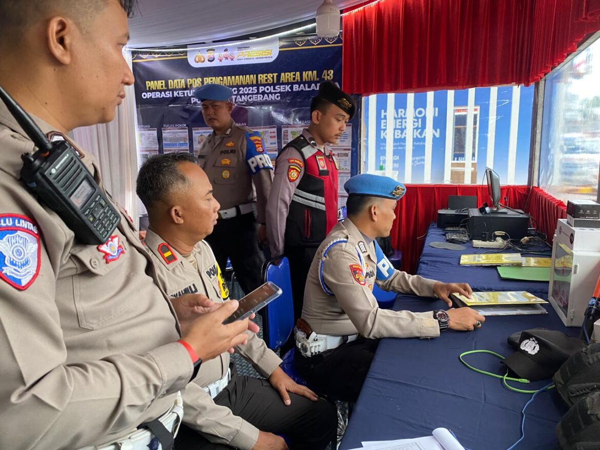 Provos Siepropam Polresta Tangerang Melaksanakan Pengecekan Personil Pos Pengamanan Operasi Ketupat Maung 2025 di Rest Area 43 Wilayah Hukum Polsek Balaraja