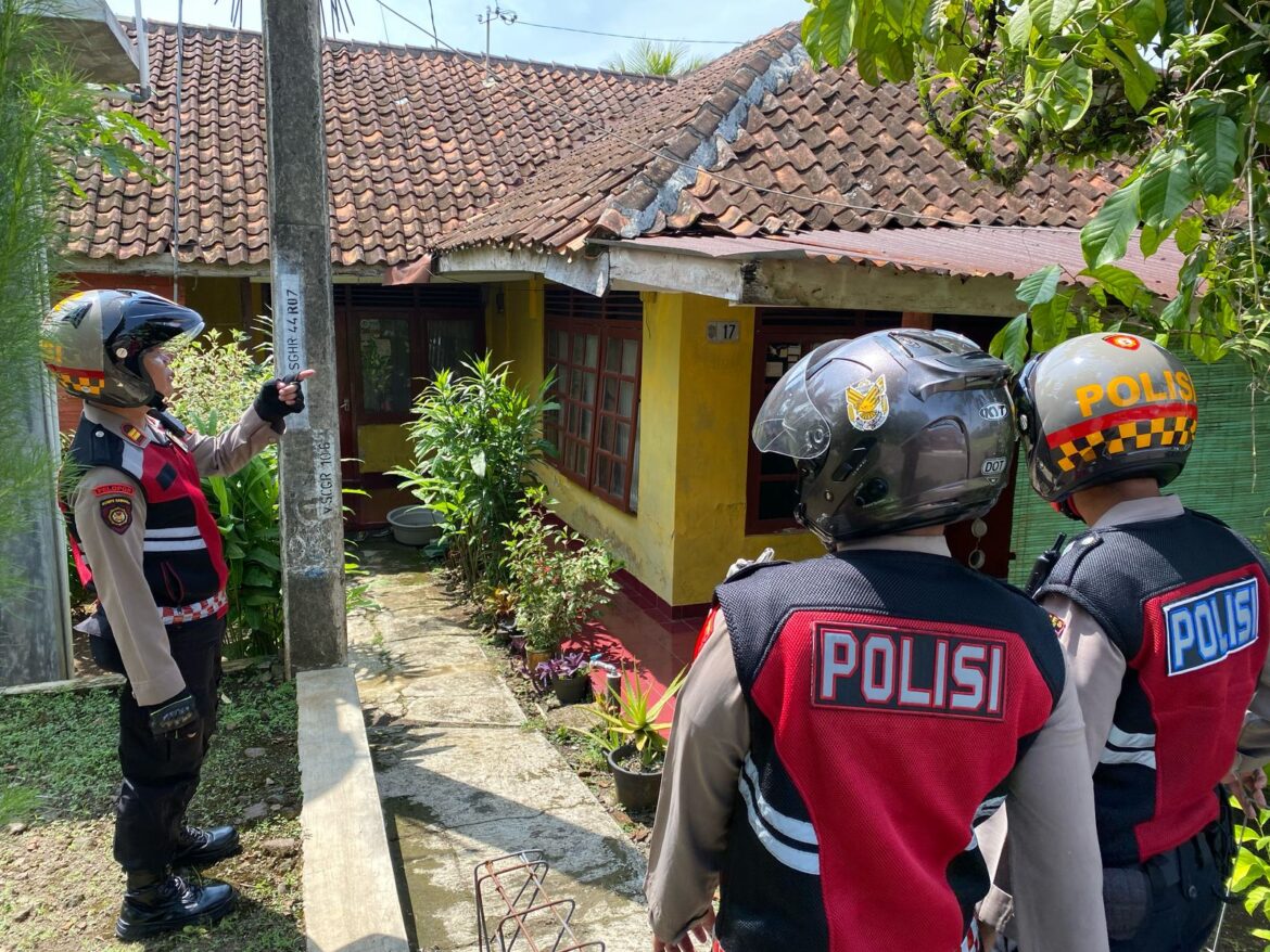 Patroli Keamanan di Perumahan Kertasari Selama Mudik Lebaran dalam Operasi Ketupat Lodaya 2025