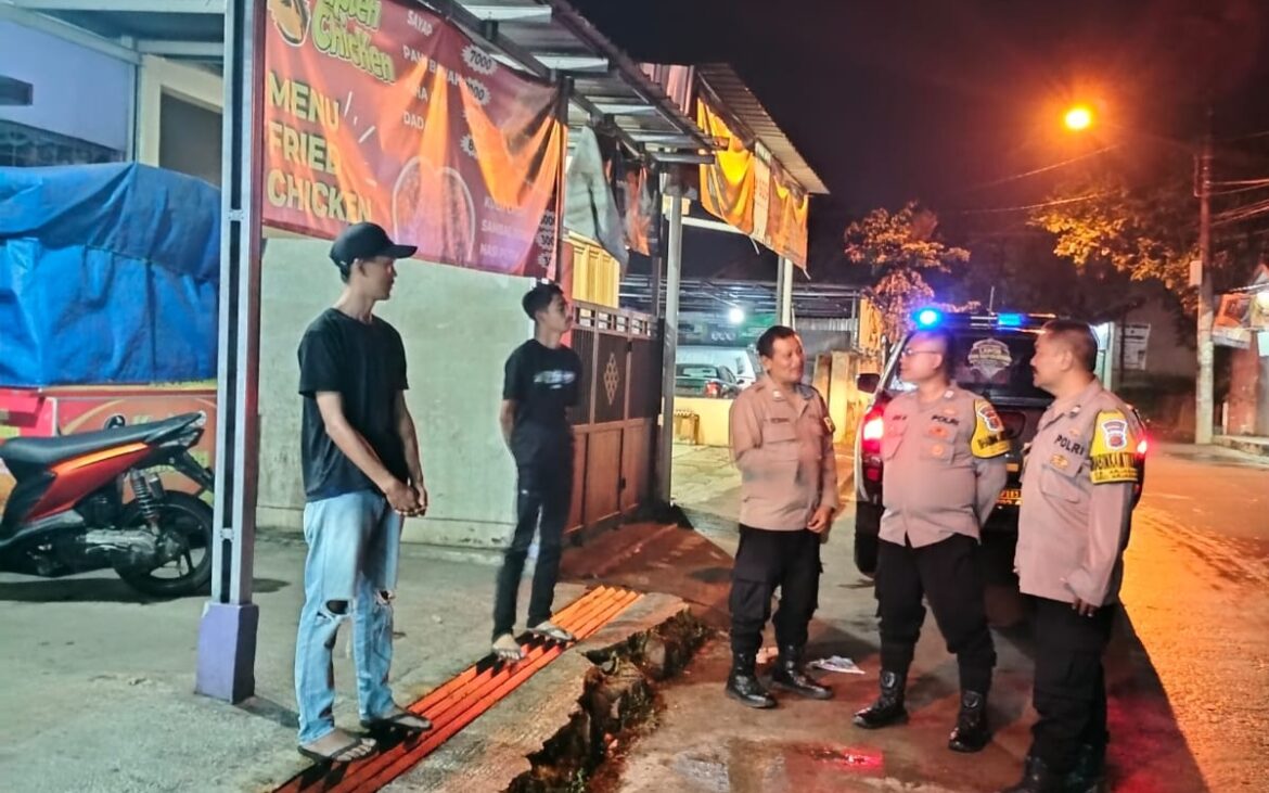 Di Bulan Ramadhan Polsek Pameungpeuk Tingkatkan Patroli di Wilayah Pemukiman Warga Masyarakat