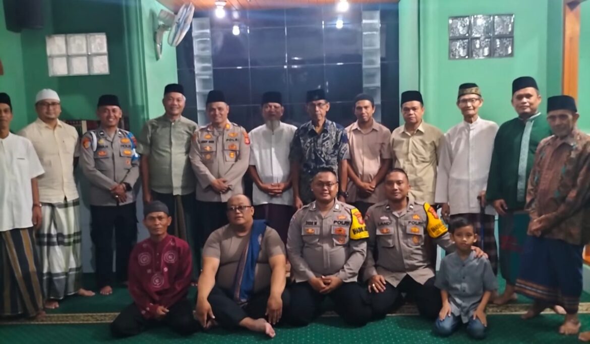 Terawih Keliling Kapolsek Pameungpeuk AKP Asep Dedi Dilakukan di Masjid At Taqwa Batukarut