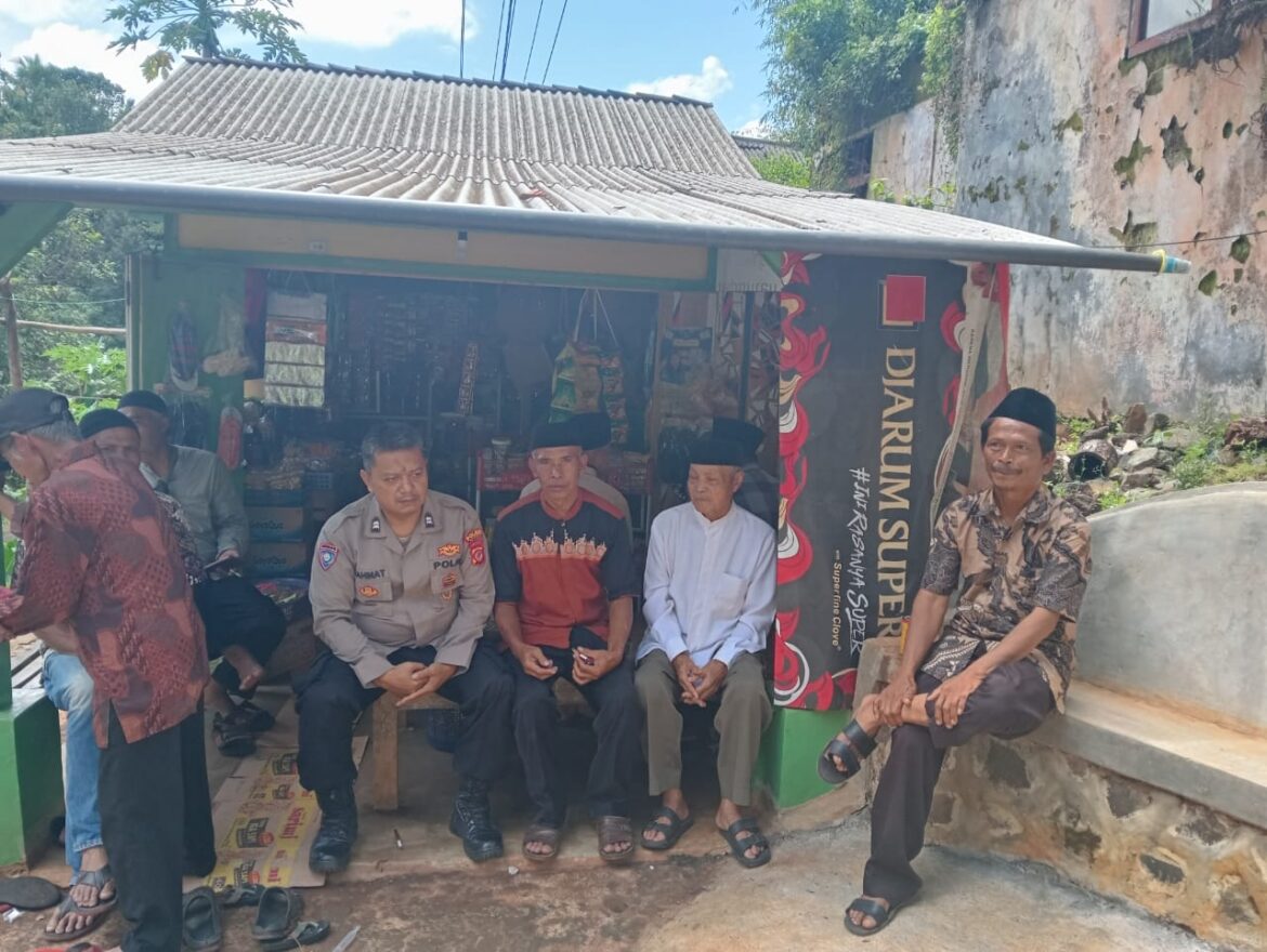 Cipkon Libur Lebaran 2025, Polsek Sukadana Polres Ciamis Koorkom Kamtibmas ke Warga Salegok