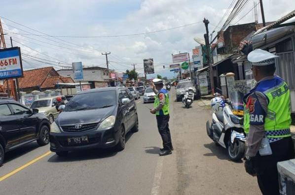 Lalu Lintas di Ciamis Terpantau Ramai Lancar, Petugas Ops Ketupat Lodaya 2025 Polres Ciamia Tetap Bersiaga