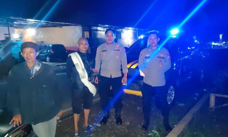 Berikan Rasa Nyaman, Polsek Panumbangan Patroli Biru Saat Malam Libur Panjang Lebaran 2025