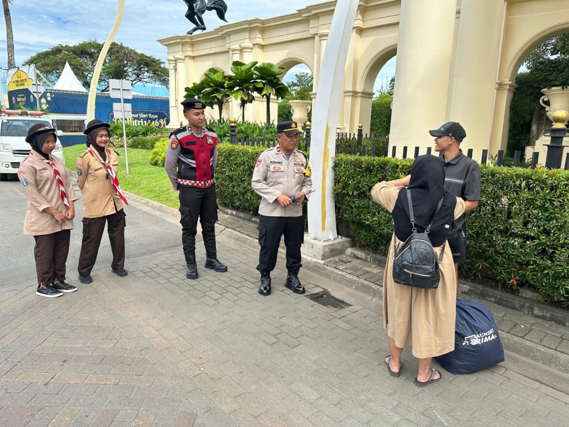 Pelayanan Prima Petugas Pos Terpadu Citra Raya Cikupa Ops Ketupat Maung 2025 Berikan Imbauan kepada Masyarakat yang Akan Mudik atau Balik ke Kampung Halaman
