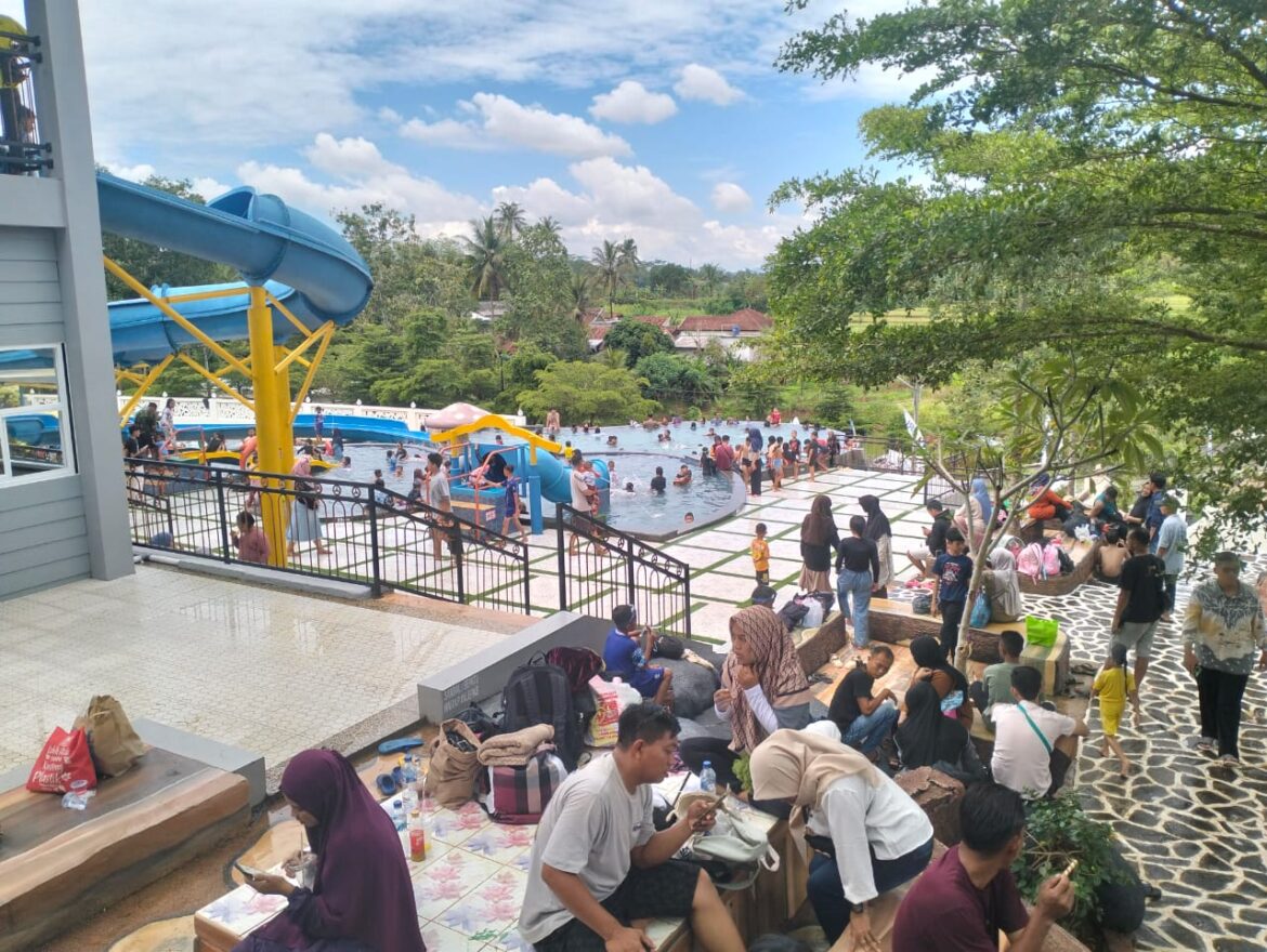 Polsek Cisaga Laksanakan Pengamanan di Obyek Wisata Jinju Asia Park Selama Libur Lebaran