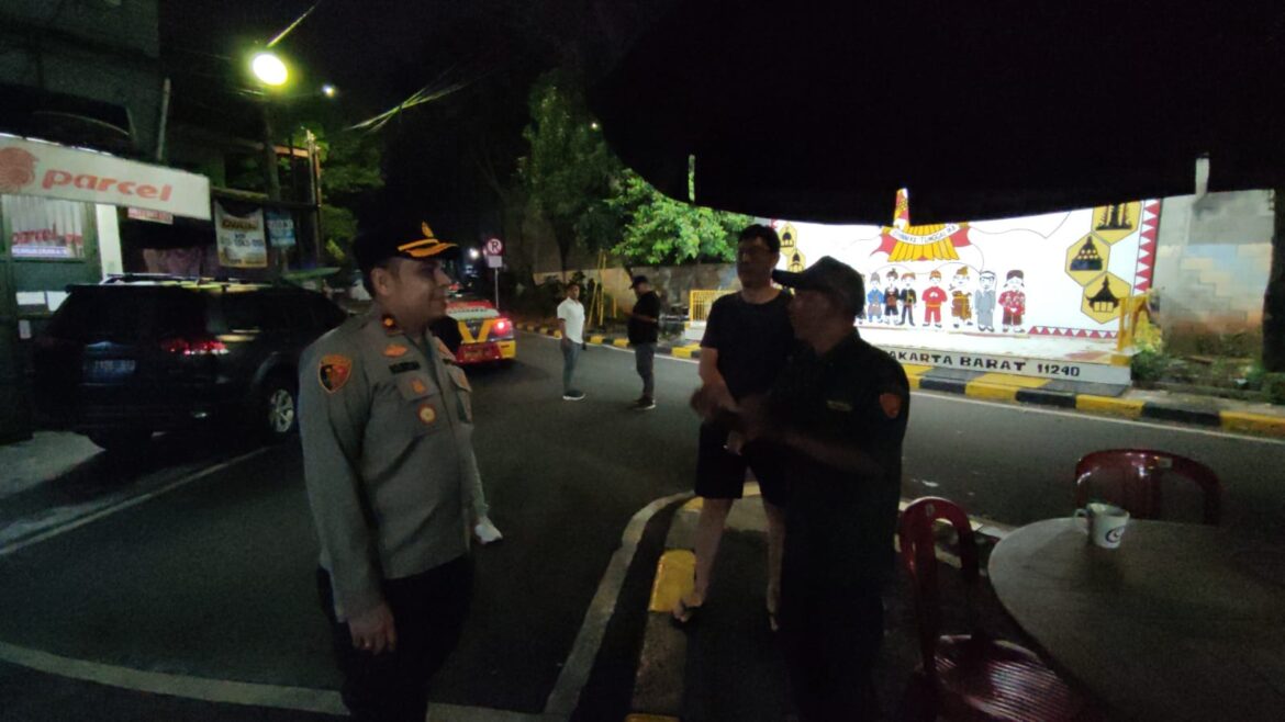 Jaga Keamanan Warga Mudik, Polsek Tambora Gelar Patroli Biru di Pemukiman