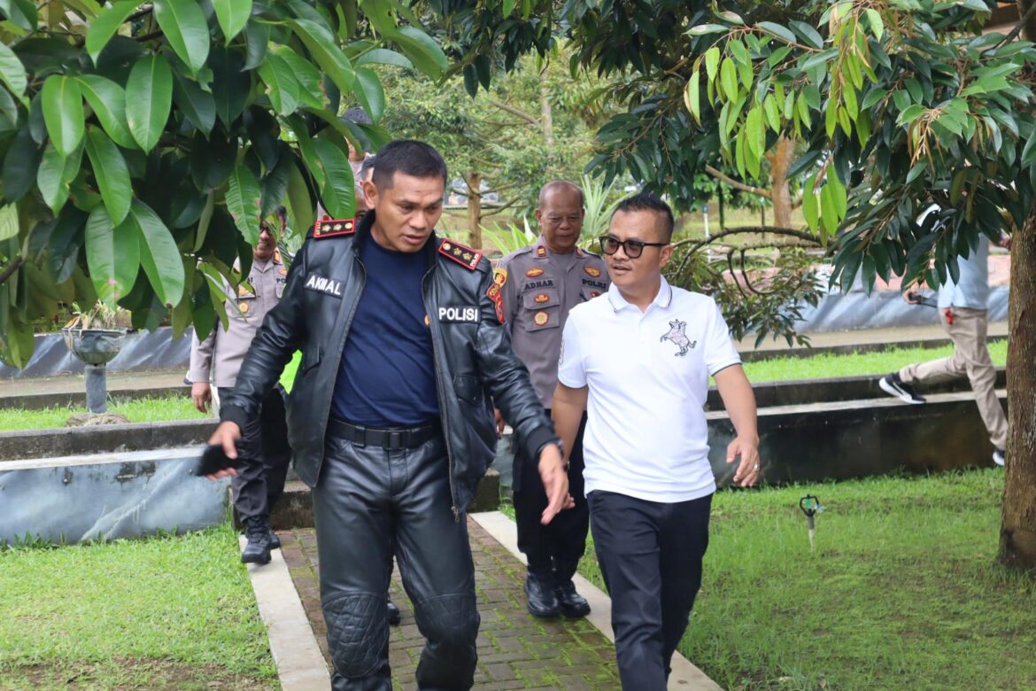 Kapolres Ciamis AKBP Akmal Tinjau Keamanan dan Kelancaran Libur Lebaran di Waterboom Sumberjaya Cipangalun