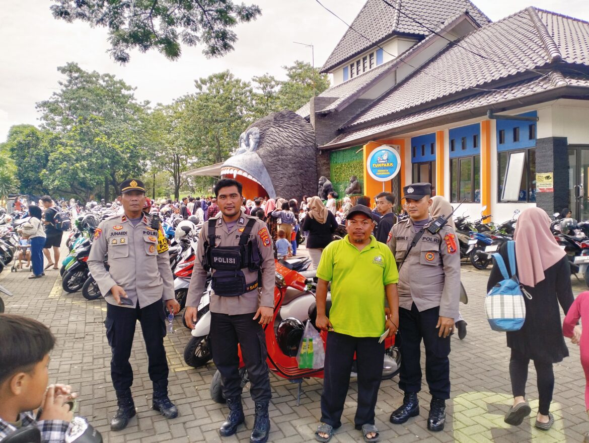 Personil Polsek Pasar Kemis Pantau Lokasi Objek Wisata Kolam Renang