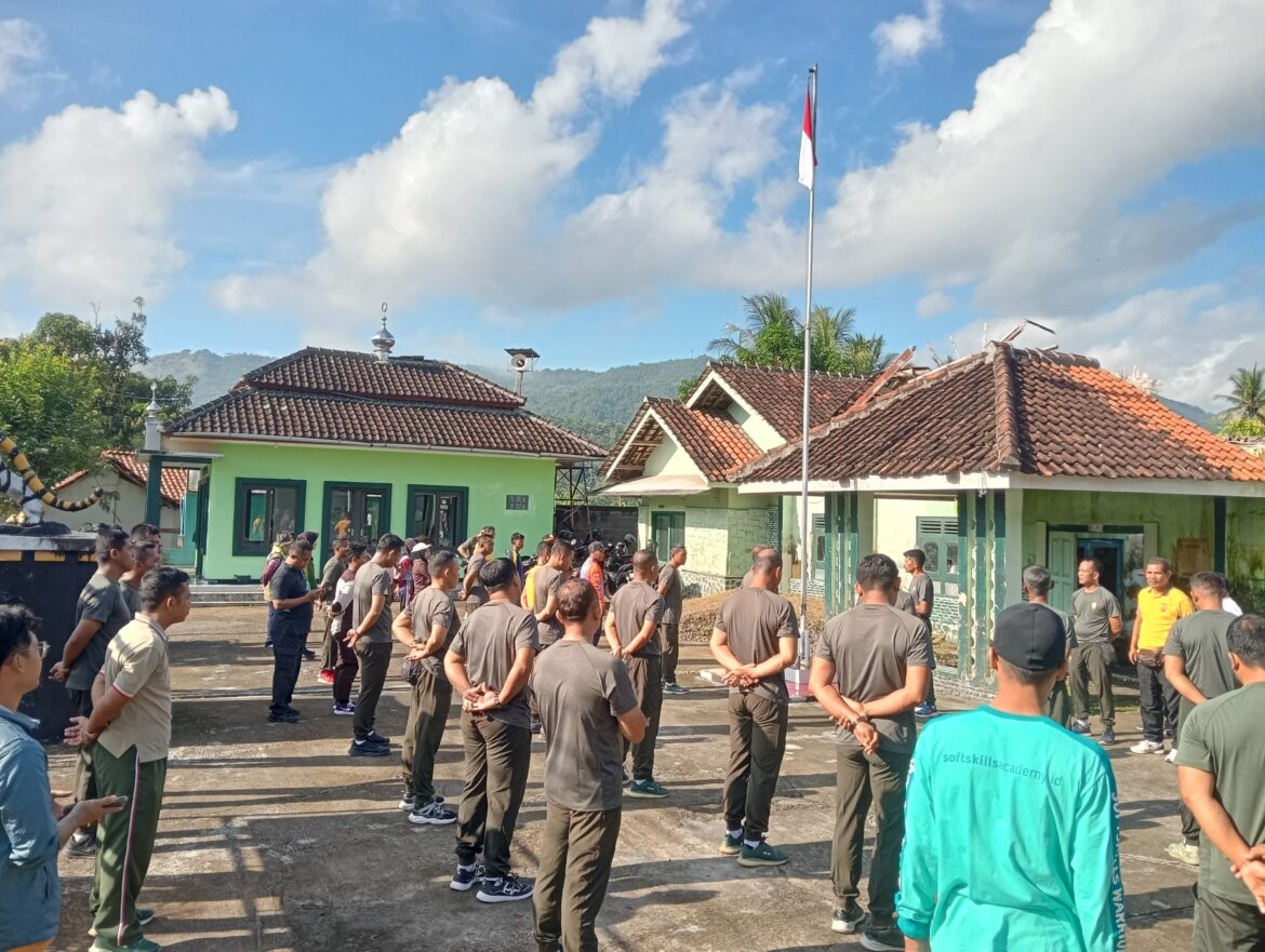 Jaga Kekompakan TNI-Polri dan Pemerintah, Polsek Pamarican Ikuti Olah Raga Bersama