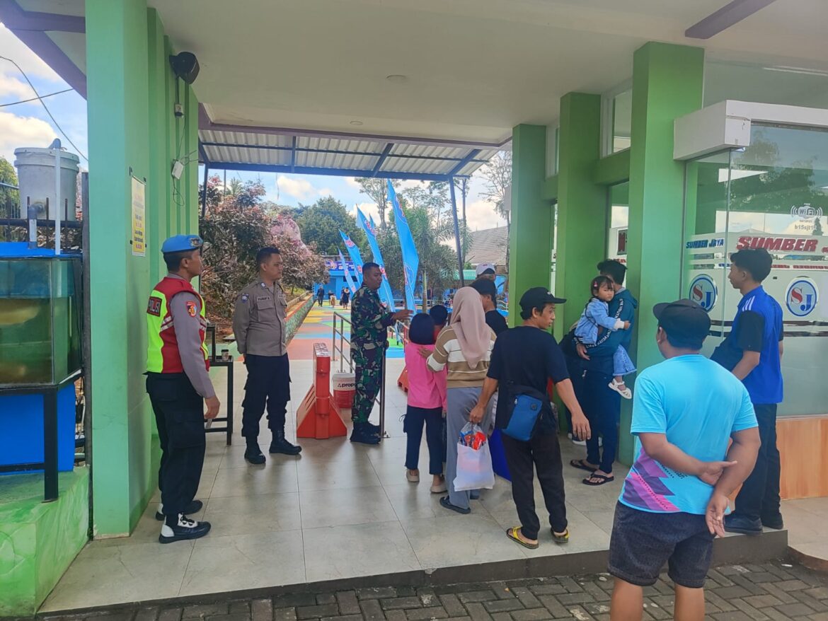 Cipkon Libur Lebaran 2025, Polsek Cipaku Polres Ciamis Awasi Kawasan Obwis di Desa Jalatrang