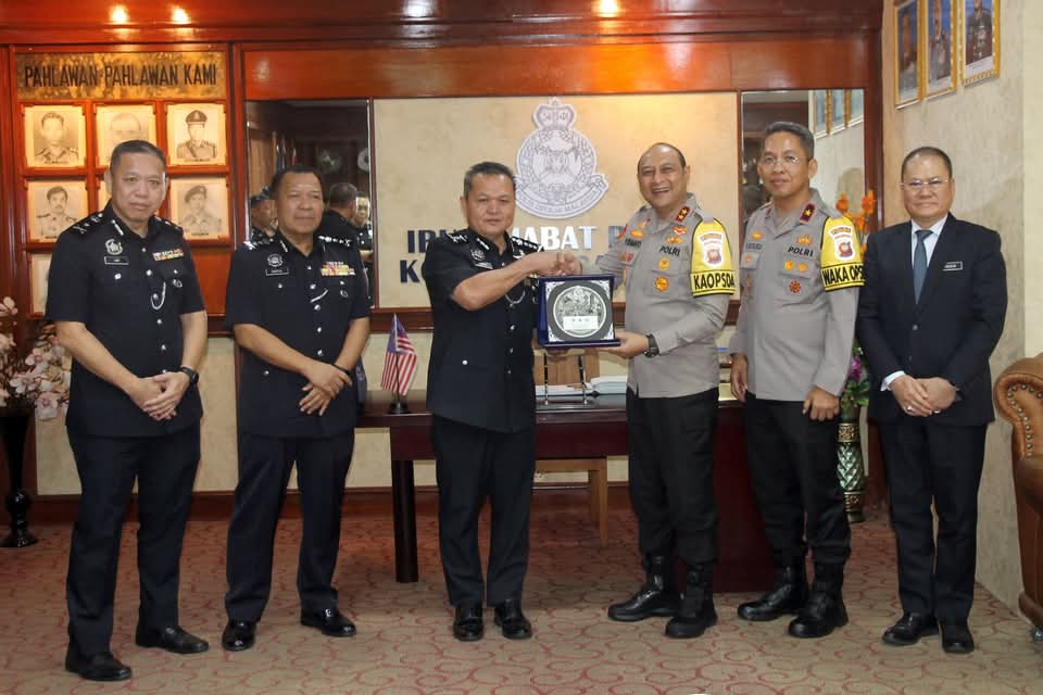 Sepakat Perkuat Kerja Sama Kapolda Kalbar dan Kepolisian Sarawak Malaysia Tangani Kejahatan Lintas Batas Negara