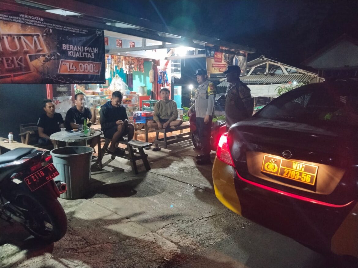 Berikan Rasa Aman Pasca Lebaran 2025, Personel Polsek Kawali Polres Ciamis Patroli di Malam Hari