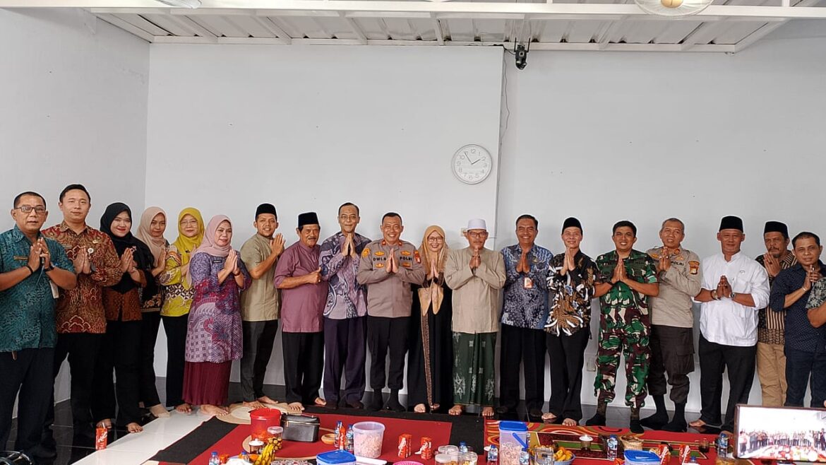 Pererat Silaturahmi Pasca Lebaran, Kapolsek Cipayung Gelar Halal Bihalal Bersama Tokoh Agama dan Muspika