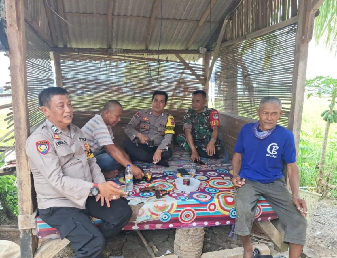 Personil Bhabinkamtibmas Polsek Balaraja Melaksanakan Sambang Kepada Warga Kelurahan Balaraja Antisipasi Guantibmas di Wilayah Binaan