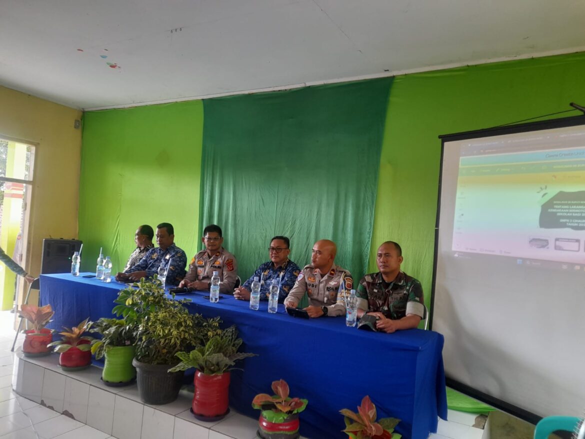 Sosialisasi Larangan Penggunaan Kendaraan Bermotor di SMPN 2 Cihaurbeuti