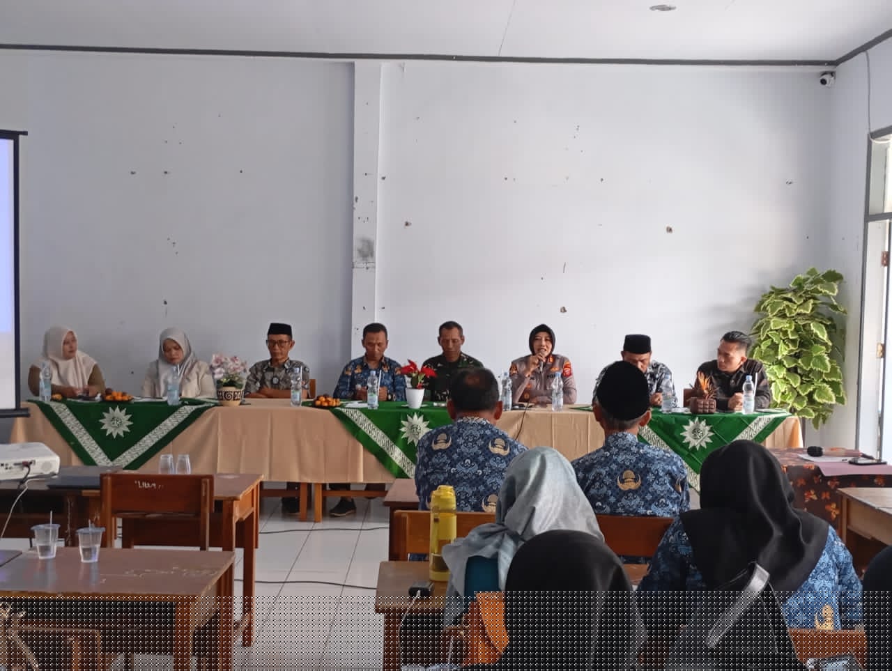 Kapolsek Kawali Ikuti Sosialisasikan Makan Bergizi Gratis di Kecamatan Kawali