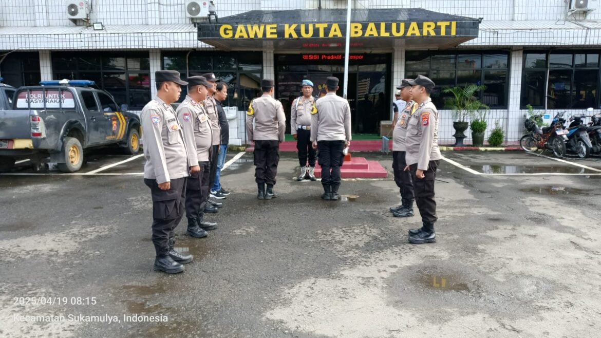 Personil Polsek Balaraja Melaksanakan Serah terima Jaga di Halaman Apel Mako Polsek Balaraja Polresta Tangerang