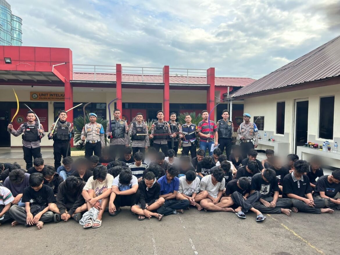 Libur Panjang, 47 Remaja Diamankan Tim Patroli Presisi Polres Jakbar di Penjaringan, Bawa Celurit hingga Narkoba