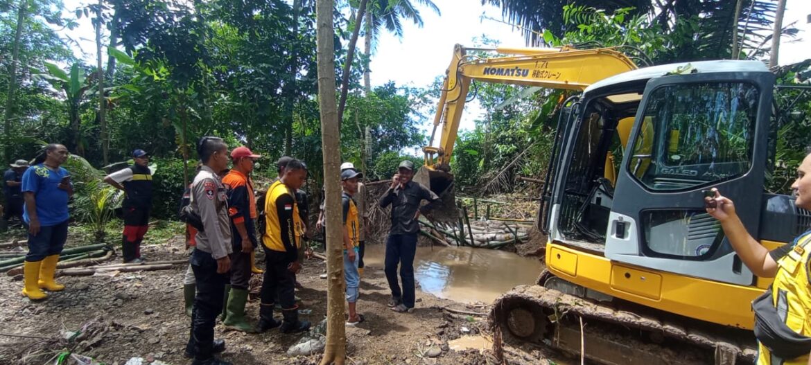 Kapolsek Pamarican Cek Lokasi Tanggul Jebol di Desa Sukahurip