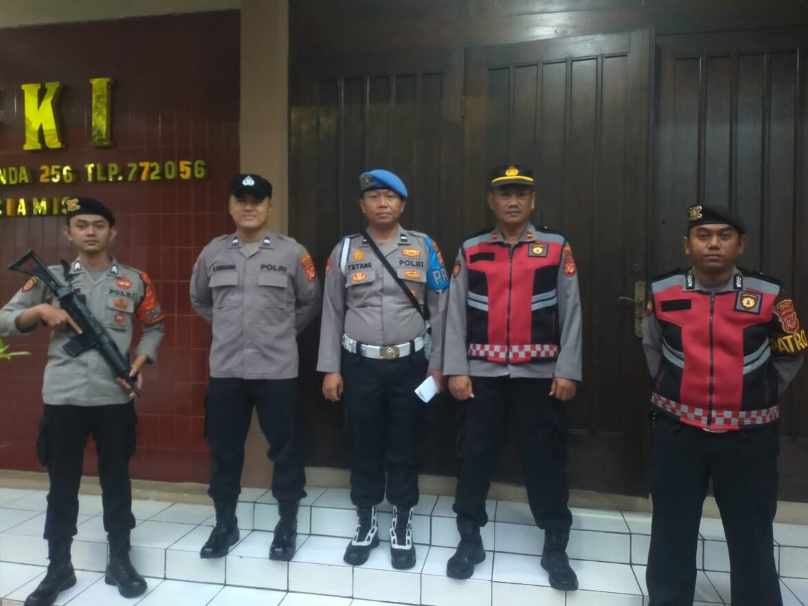 Berikan Kenyamanan Beribadah, Polres Ciamis Bersiaga di Gereja Kristen Indonesia Ciamis