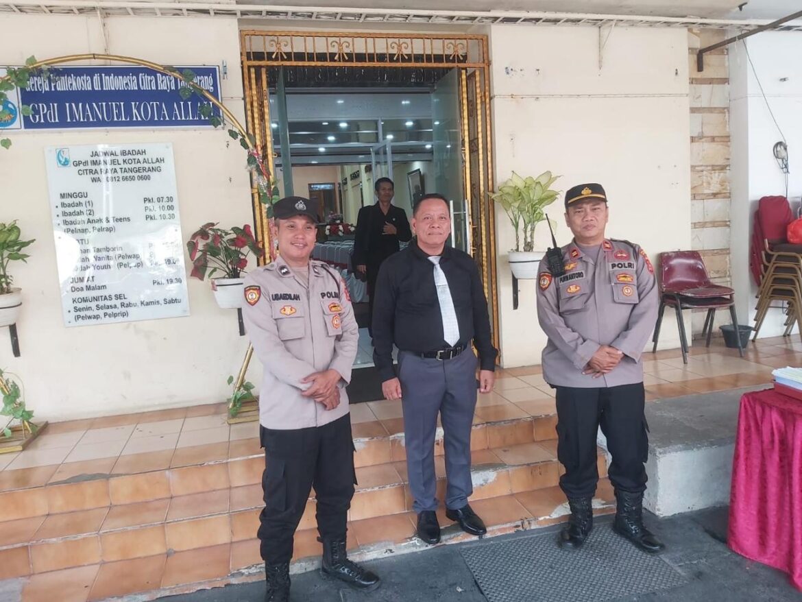 Berikan Rasa Aman Kepada Jemaat Gereja Personil Polsek Panongan Monitoring dan Amankan Kegiatan Misa Paskah