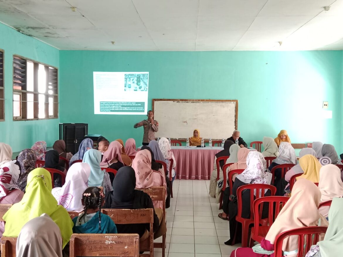 Polsek Cikoneng Dampingi Sosialisasi Larangan Siswa SMP Gunakan Kendaraan Bermotor di SMPN 2 Cikoneng