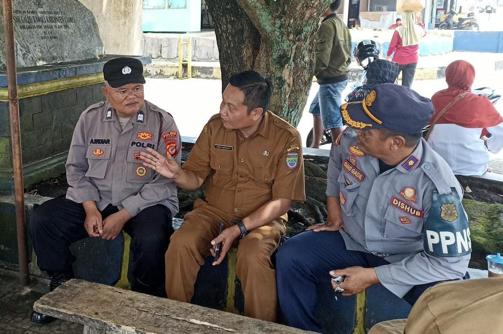 Sambang Korkom ke Pasar Galuh Kawali, Polsek Kawali Ajak Semua Pihak Jaga Keamanan dan Cegah Kebakaran