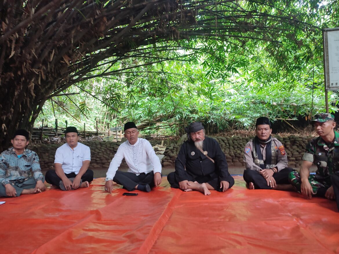 Polsek Cimaragas Polres Ciamis Hadiri Peringatan Milangkala Desa Cimaragas ke 325