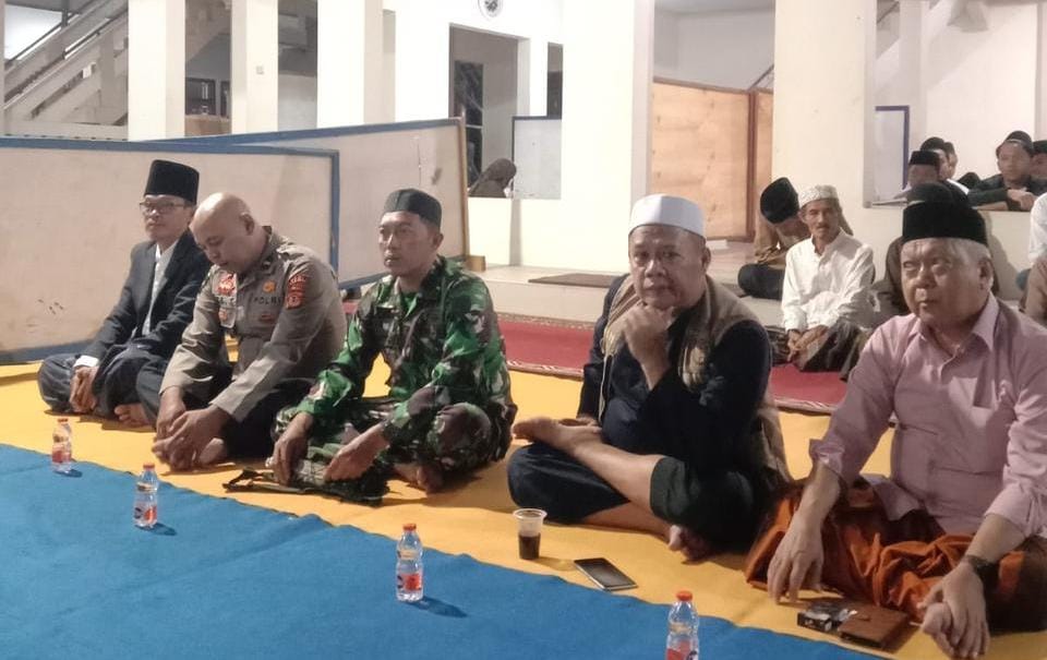 Polsek Rajadesa Polres Ciamis Hadir Pelepasan Santri Ponpes Al Mu’aawanah Cinangka
