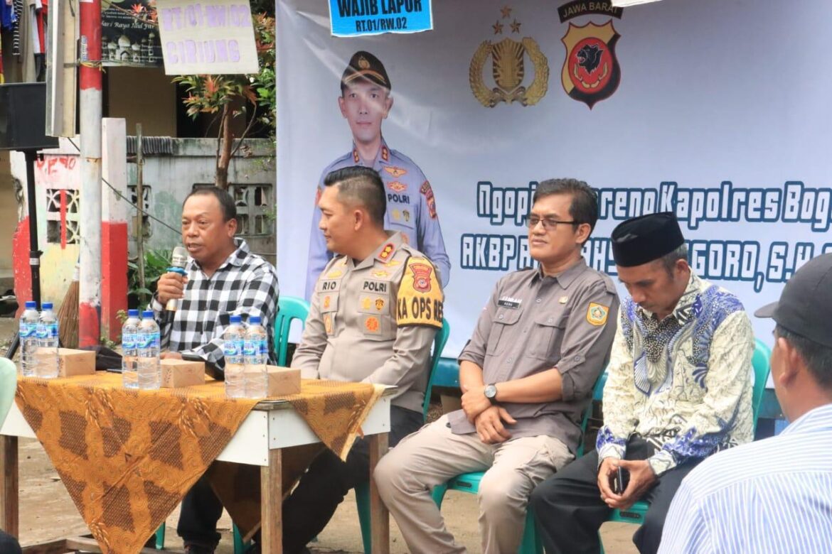 Kapolres Bogor AKBP Rio Wahyu Anggoro Gelar Kegiatan Jumat Curhat, Dengarkan Langsung Aspirasi Masyarakat Untuk Cari Solusi