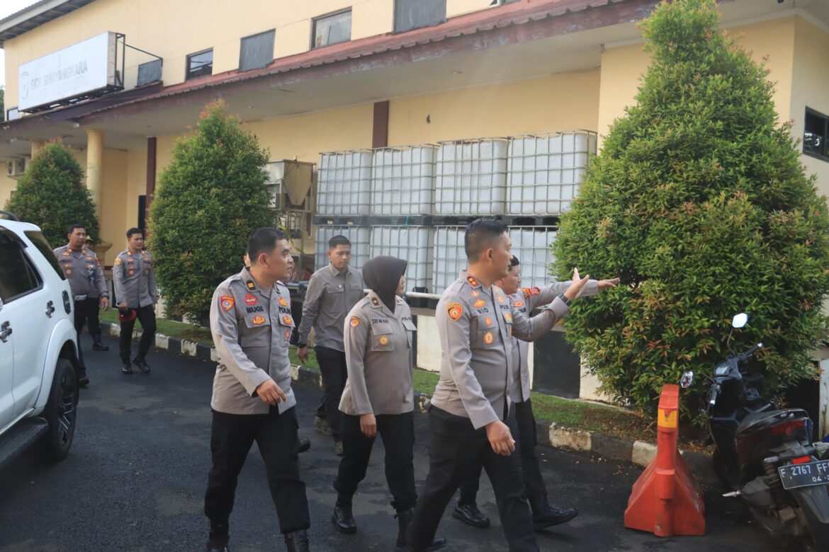 Kapolres Bogor Didampingi Pejabat Utama Polres Bogor Cek Sarana Prasarana Polres Bogor Dalam Tingkatkan Pelayanan Untuk Masyarakat