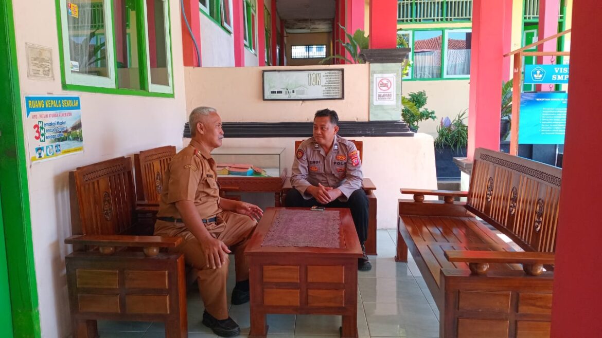Polsek Lakbok Polres Ciamis Datangi Kepala SMPN 1 Lakbok Koorkom Bahaya Kenakalan Remaja