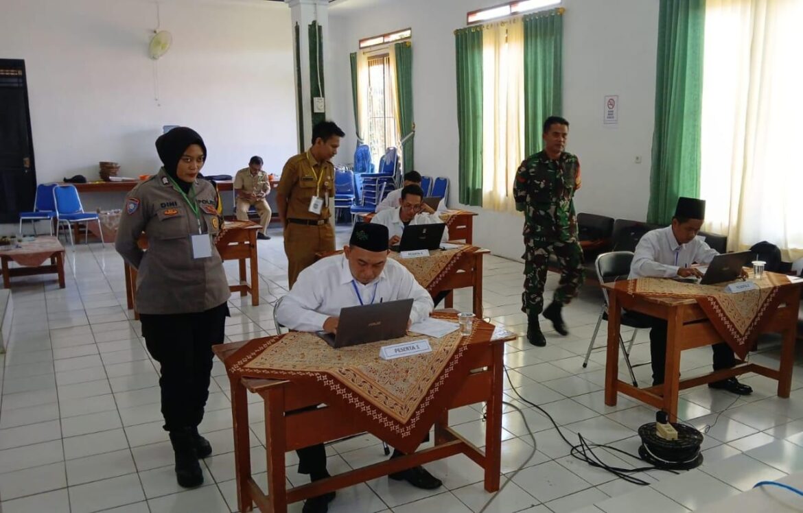 Polsek Ciamis Polres Ciamis Monitoring Seleksi Calon Perangkat Desa Sukajadi Sadananya
