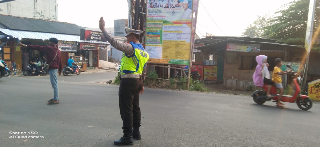 Kanit Lantas Polsek Pasar kemis Laksanakan Gatur Lalu Lintas Sore Hari