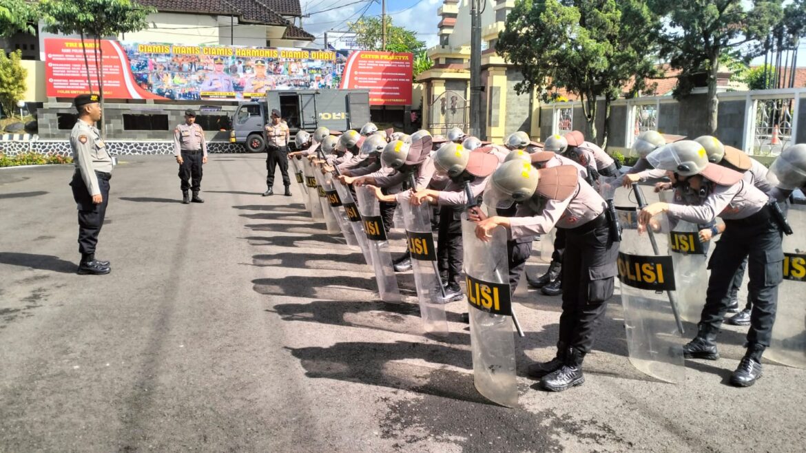 Tingkatkan Kemampuan, Satuan Samapta Polres Ciamis Latihkan Personel Dalmas