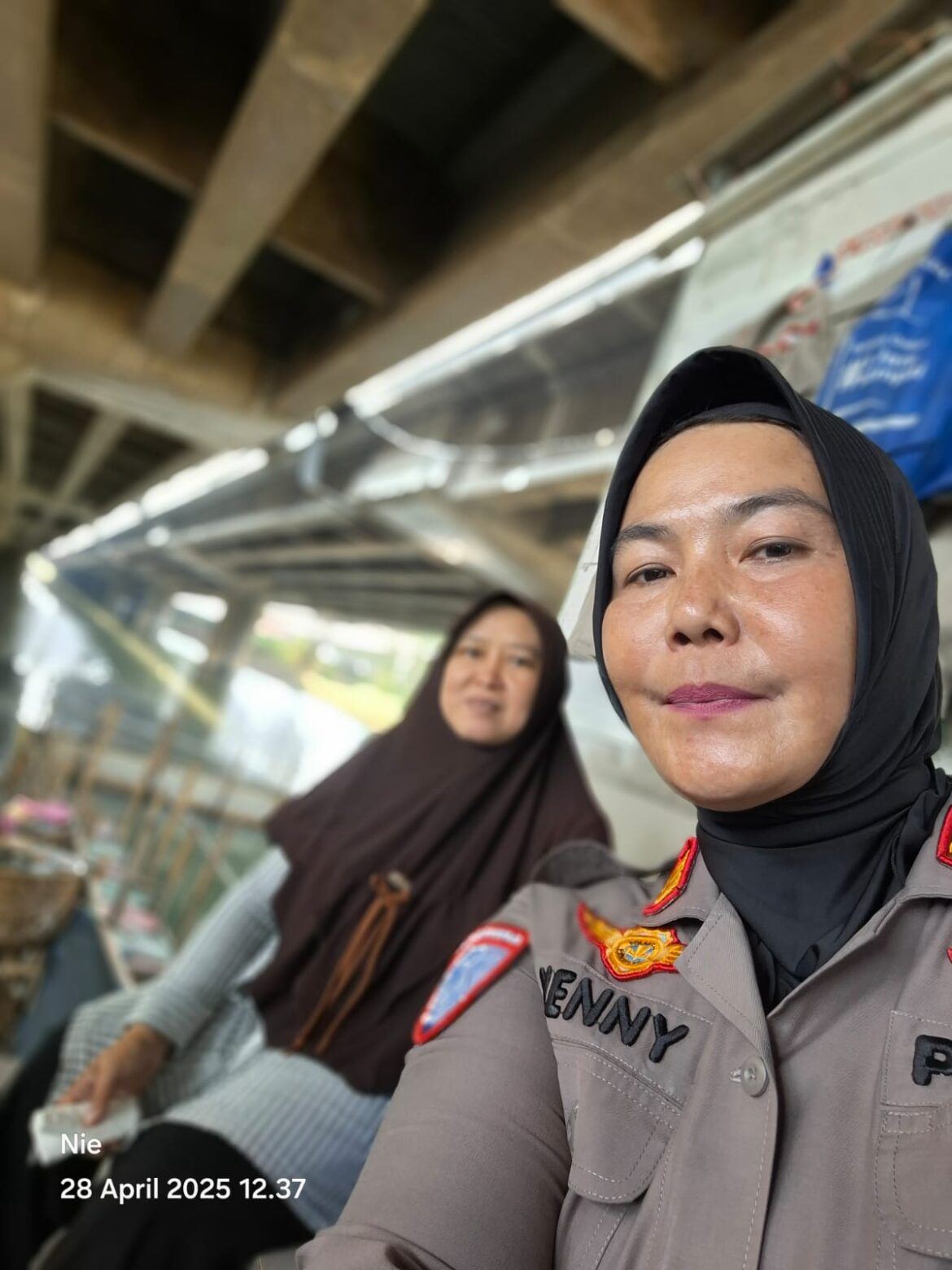 Saat Hati Nurani Bicara: Polisi Jakbar Bantu Ibu Terlantar Pulang Kampung ke Binjai