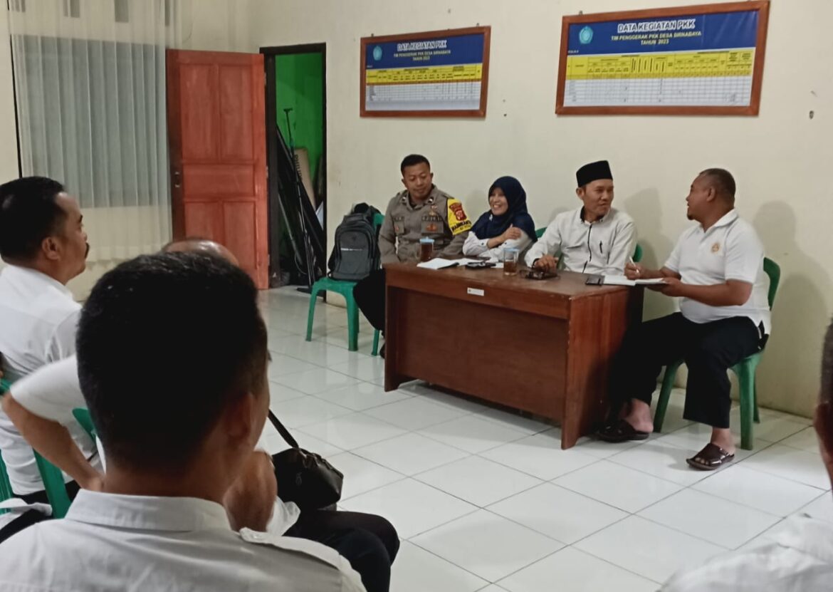 Polsek Rajadesa Polres Ciamis Monitoring Acara Rapat Minggon Desa Sirnabaya